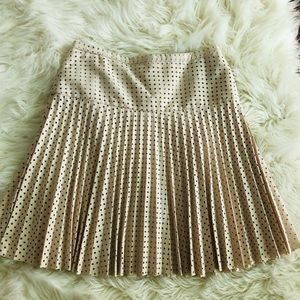 Gorgeous pleated pink mini skirt
